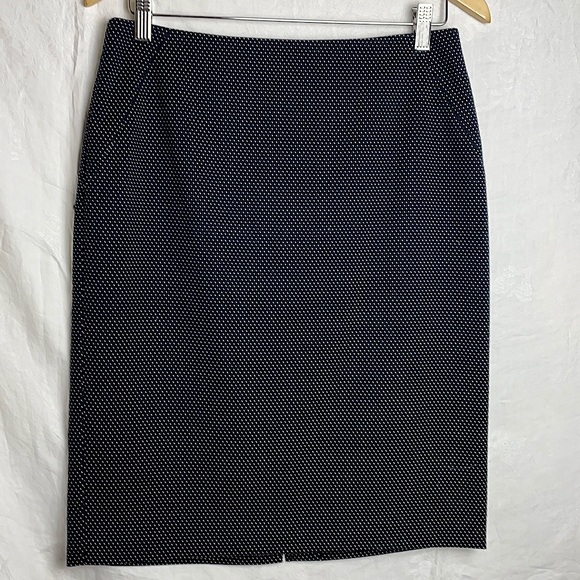 Tommy Hilfiger Navy w/ White Skirt, Size 6 - Picture 1 of 5